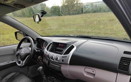 Mitsubishi L200 IV рестайлинг, 2012 год, 1 800 000 рублей, 8 фотография