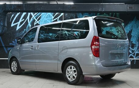 Hyundai Grand Starex Grand Starex I рестайлинг 2, 2014 год, 2 000 000 рублей, 3 фотография