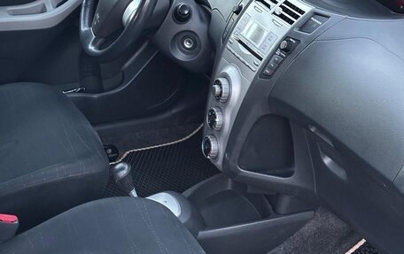 Toyota Yaris III рестайлинг, 2006 год, 540 000 рублей, 6 фотография