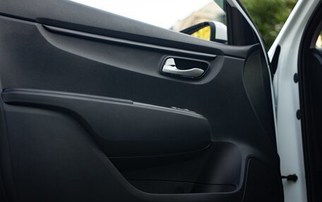 KIA Rio IV, 2019 год, 1 360 000 рублей, 15 фотография