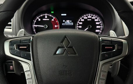 Mitsubishi Pajero Sport III рестайлинг, 2017 год, 2 449 000 рублей, 11 фотография