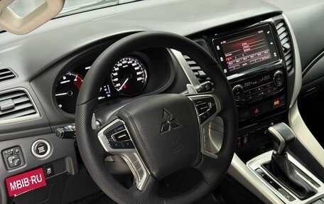 Mitsubishi Pajero Sport III рестайлинг, 2017 год, 2 449 000 рублей, 8 фотография