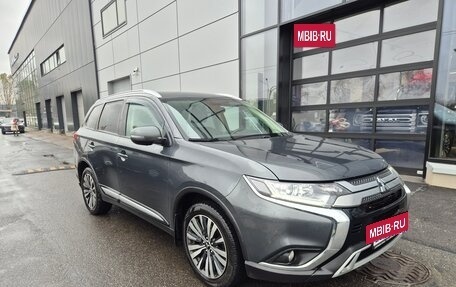 Mitsubishi Outlander III рестайлинг 3, 2021 год, 2 149 000 рублей, 2 фотография