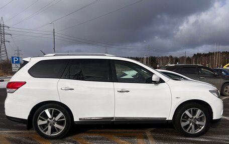 Nissan Pathfinder, 2016 год, 1 950 000 рублей, 6 фотография