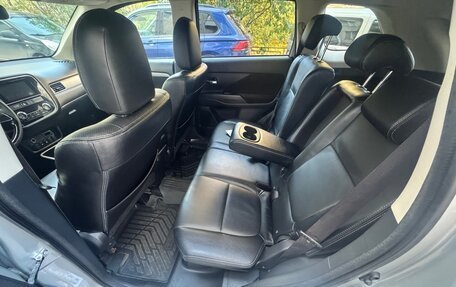 Mitsubishi Outlander III рестайлинг 3, 2018 год, 1 710 000 рублей, 6 фотография