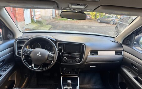 Mitsubishi Outlander III рестайлинг 3, 2018 год, 1 710 000 рублей, 7 фотография