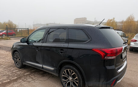 Mitsubishi Outlander III рестайлинг 3, 2015 год, 1 979 000 рублей, 2 фотография