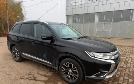 Mitsubishi Outlander III рестайлинг 3, 2015 год, 1 979 000 рублей, 4 фотография