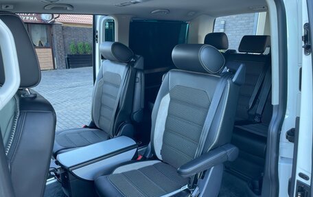 Volkswagen Multivan T6 рестайлинг, 2018 год, 5 400 000 рублей, 12 фотография