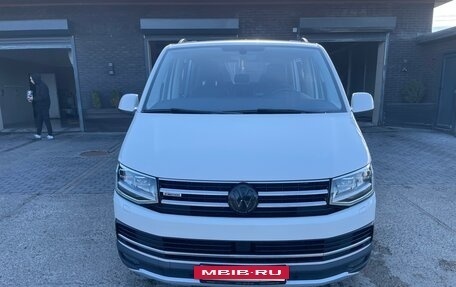 Volkswagen Multivan T6 рестайлинг, 2018 год, 5 400 000 рублей, 13 фотография