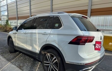 Volkswagen Tiguan II, 2022 год, 3 800 000 рублей, 4 фотография
