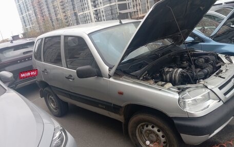 Chevrolet Niva I рестайлинг, 2004 год, 150 000 рублей, 3 фотография