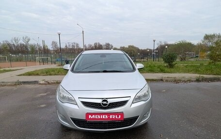 Opel Astra J, 2010 год, 700 000 рублей, 1 фотография