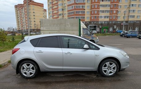 Opel Astra J, 2010 год, 700 000 рублей, 2 фотография