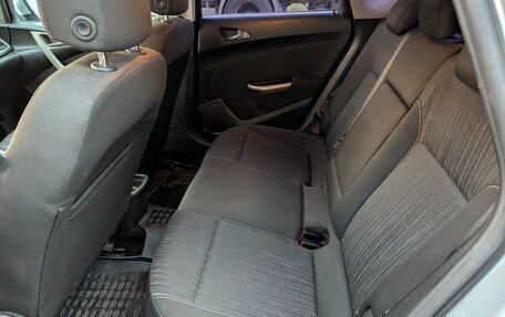 Opel Astra J, 2010 год, 700 000 рублей, 19 фотография