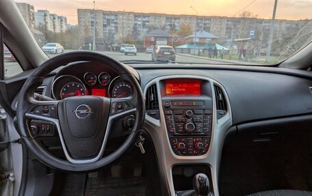 Opel Astra J, 2010 год, 700 000 рублей, 13 фотография
