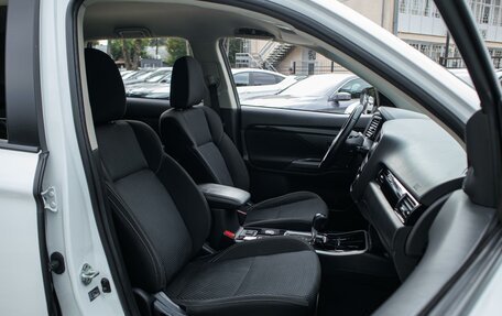 Mitsubishi Outlander III рестайлинг 3, 2019 год, 2 399 000 рублей, 11 фотография