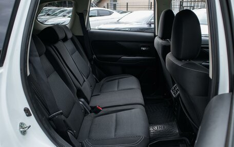 Mitsubishi Outlander III рестайлинг 3, 2019 год, 2 399 000 рублей, 10 фотография