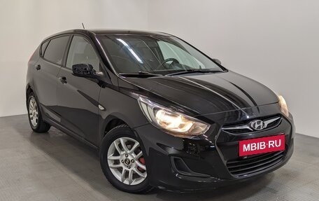 Hyundai Solaris II рестайлинг, 2011 год, 560 000 рублей, 2 фотография