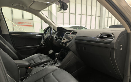 Volkswagen Tiguan II, 2018 год, 2 950 000 рублей, 15 фотография