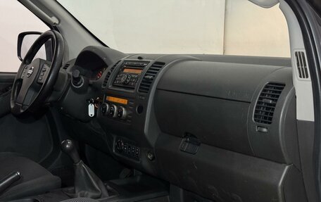 Nissan Navara (Frontier), 2008 год, 819 000 рублей, 10 фотография