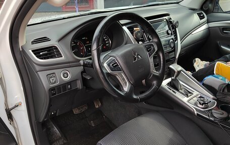 Mitsubishi Pajero Sport III рестайлинг, 2019 год, 3 200 000 рублей, 6 фотография