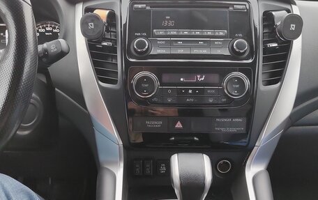 Mitsubishi Pajero Sport III рестайлинг, 2019 год, 3 200 000 рублей, 7 фотография