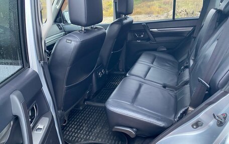 Mitsubishi Pajero IV, 2010 год, 1 745 000 рублей, 11 фотография