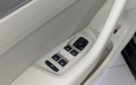 Volkswagen Passat B8 рестайлинг, 2019 год, 1 899 000 рублей, 24 фотография