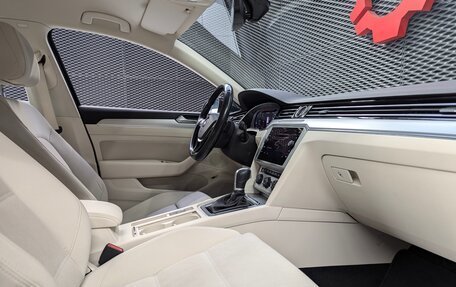 Volkswagen Passat B8 рестайлинг, 2019 год, 1 899 000 рублей, 37 фотография