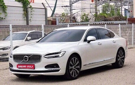 Volvo S90 II рестайлинг, 2022 год, 3 380 000 рублей, 1 фотография