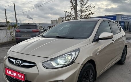 Hyundai Solaris II рестайлинг, 2011 год, 560 000 рублей, 1 фотография