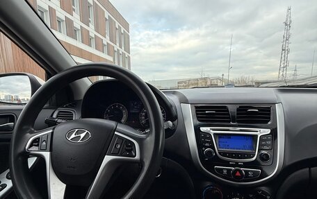 Hyundai Solaris II рестайлинг, 2011 год, 560 000 рублей, 5 фотография
