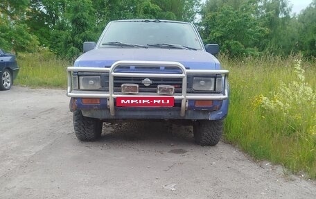 Nissan Terrano II рестайлинг, 1989 год, 300 000 рублей, 2 фотография