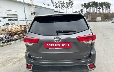 Toyota Highlander III, 2018 год, 3 149 000 рублей, 4 фотография
