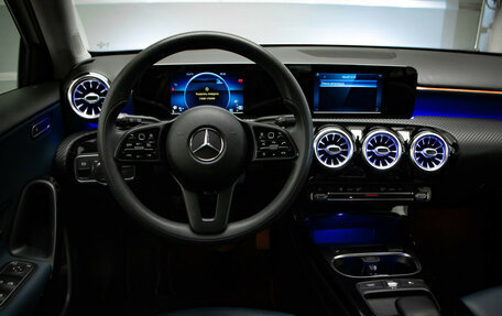 Mercedes-Benz A-Класс, 2018 год, 2 077 000 рублей, 10 фотография