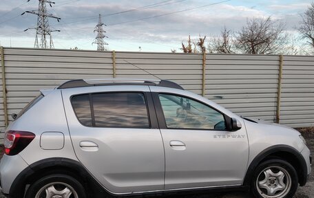 Renault Sandero II рестайлинг, 2015 год, 980 000 рублей, 2 фотография