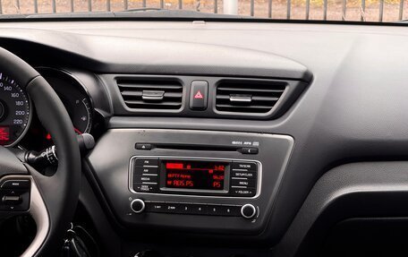 KIA Rio III рестайлинг, 2015 год, 999 000 рублей, 21 фотография