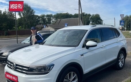 Volkswagen Tiguan II, 2020 год, 2 489 000 рублей, 1 фотография