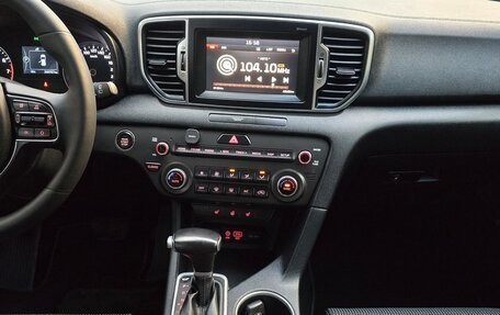 KIA Sportage IV рестайлинг, 2018 год, 1 815 000 рублей, 10 фотография