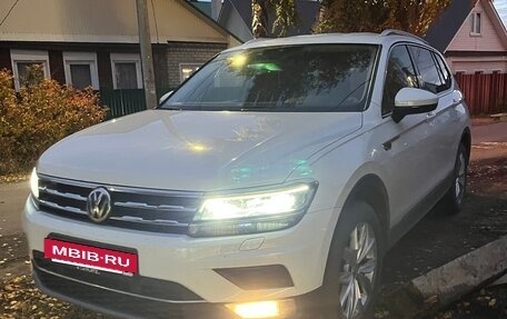 Volkswagen Tiguan II, 2020 год, 2 489 000 рублей, 2 фотография