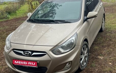 Hyundai Solaris II рестайлинг, 2011 год, 700 000 рублей, 3 фотография