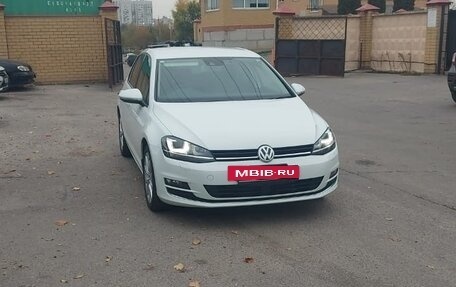 Volkswagen Golf VII, 2016 год, 2 000 000 рублей, 16 фотография