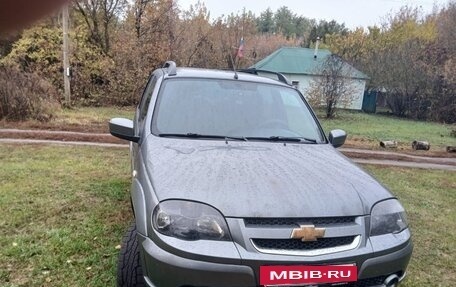 Chevrolet Niva I рестайлинг, 2018 год, 950 000 рублей, 4 фотография