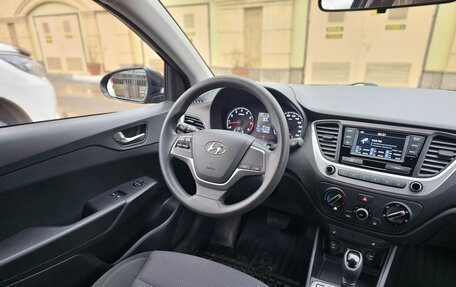 Hyundai Solaris II рестайлинг, 2017 год, 1 300 000 рублей, 13 фотография