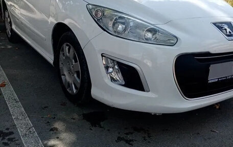 Peugeot 308 II, 2011 год, 585 000 рублей, 3 фотография