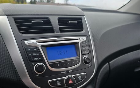 Hyundai Solaris II рестайлинг, 2012 год, 990 000 рублей, 18 фотография