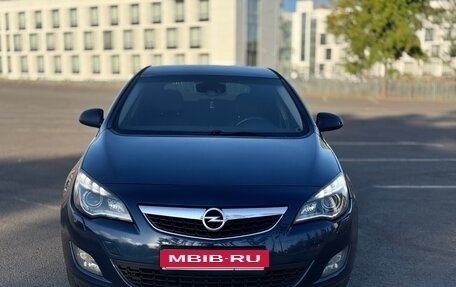 Opel Astra J, 2010 год, 800 000 рублей, 2 фотография