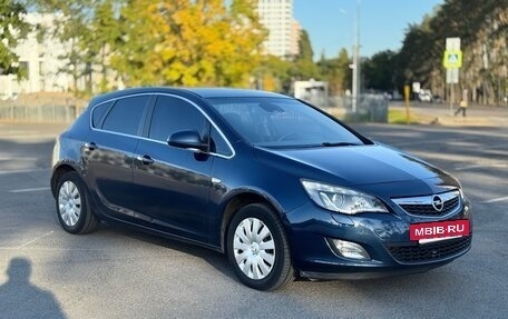 Opel Astra J, 2010 год, 800 000 рублей, 3 фотография