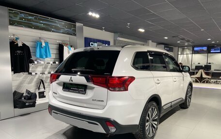 Mitsubishi Outlander III рестайлинг 3, 2019 год, 2 180 000 рублей, 4 фотография
